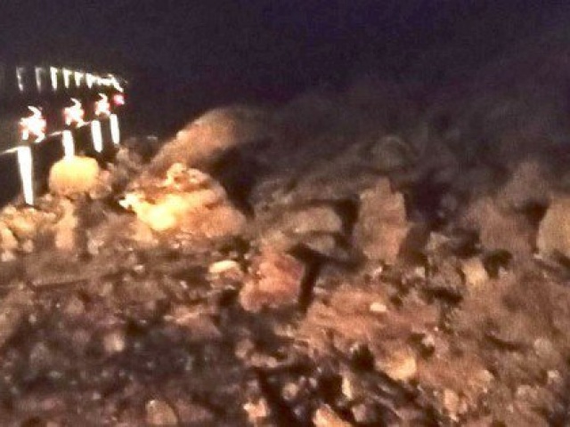 Tin tức trong ngày - Quảng Nam: Sạt lở tại đèo Le, giao thông tuyến DT 611 bị chia cắt