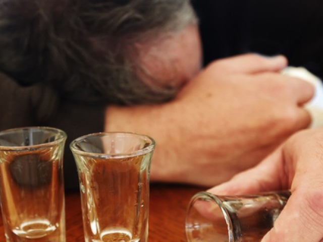 Sức khỏe đời sống - 2 người tử vong sau mấy ngày 'nhậu' liên tục