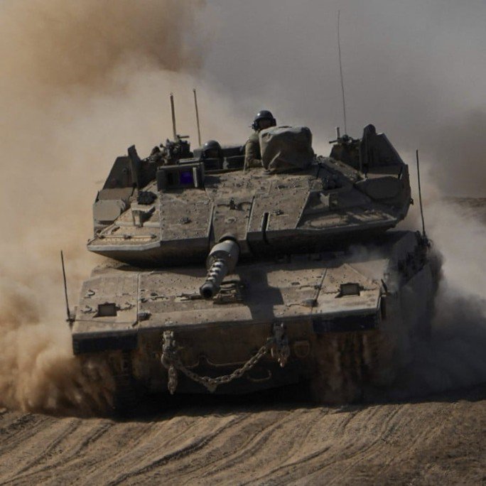 Xe tăng Israel tiến về biên giới Dải Gaza. Ảnh:AP