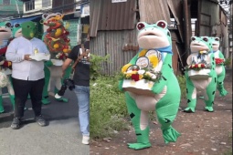 Bạn trẻ - Cuộc sống - Chú rể gây bão mạng xã hội khi tuyển "dàn ếch xanh" bê tráp rước dâu