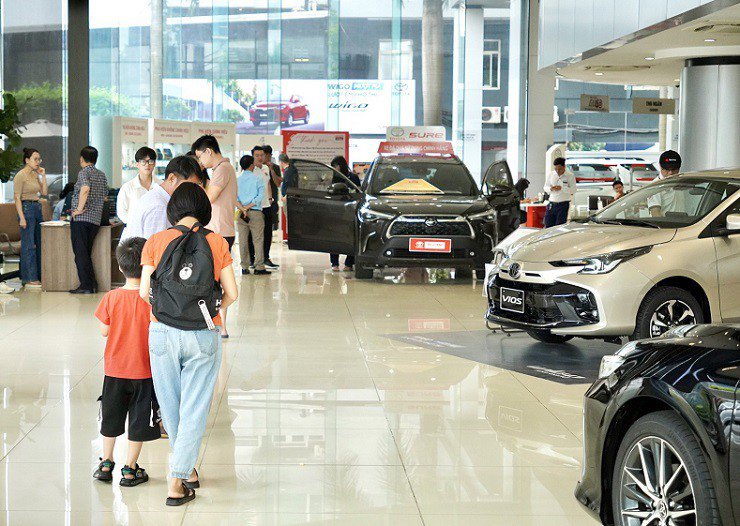 Nhu cầu mua ô tô mới của người dân tăng mạnh trở lại sau tháng Ngâu