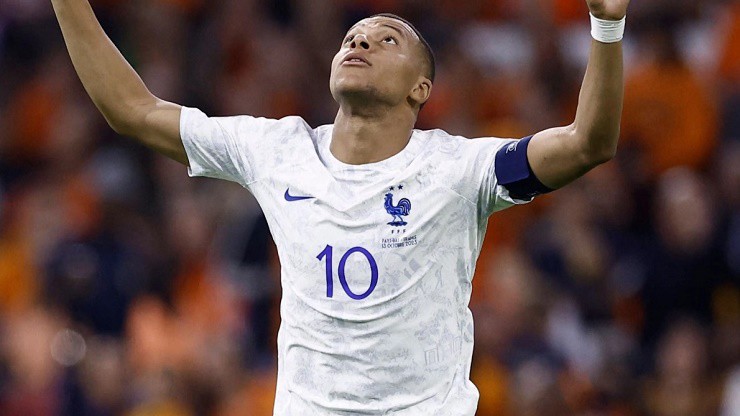 Mbappe ăn mừng bàn thắng vào lưới Hà Lan