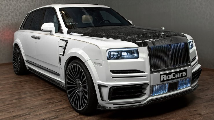 9. 2021 Rolls-Royce Cullinan By Mansory là dòng SUV hạng sang, trình diện lần đầu vào năm 2018, được lấy cảm hứng từ vẻ đẹp long lanh của các viên kim cương. Xe có giá đắt lên đến 774.000 USD (18,928 tỷ đồng).