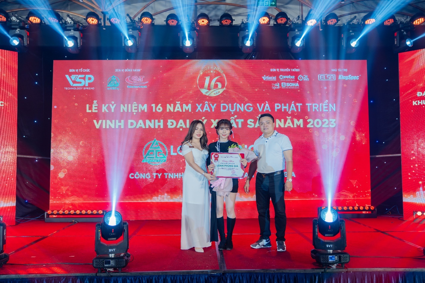 Vinh danh đại lý có thành tích xuất sắc tại buổi lễ
