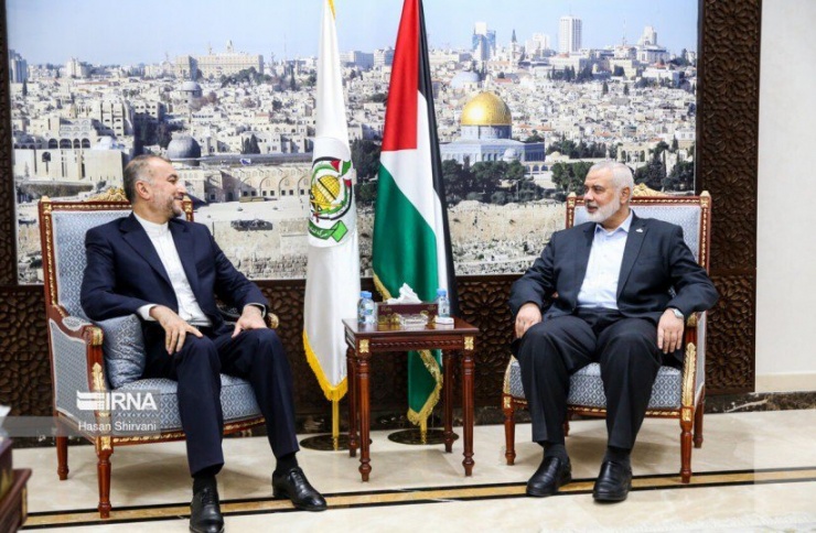 Ngoại trưởng Iran Hossein Amir-Abdollahian (trái) trong cuộc gặp với thủ lĩnh nhóm Hamas Ismail Haniyeh tại Doha (Qatar) hôm 14-10. Ảnh: IRNA