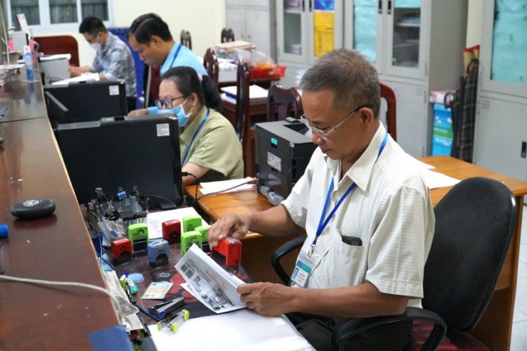 TP.HCM đề ra nhiều chính sách, chế độ đãi ngộ cán bộ. Ảnh: BẢO PHƯƠNG