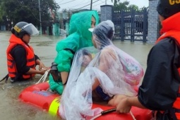 Tin tức trong ngày - Mưa sầm sập đổ xuống Hà Tĩnh đến Quảng Bình