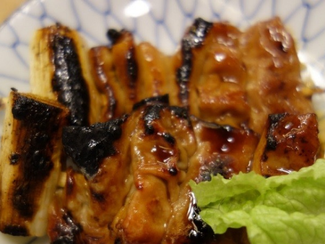 Ẩm thực - Quán thịt xiên nướng gây sốc với lọ nước sốt suốt 60 năm không rửa