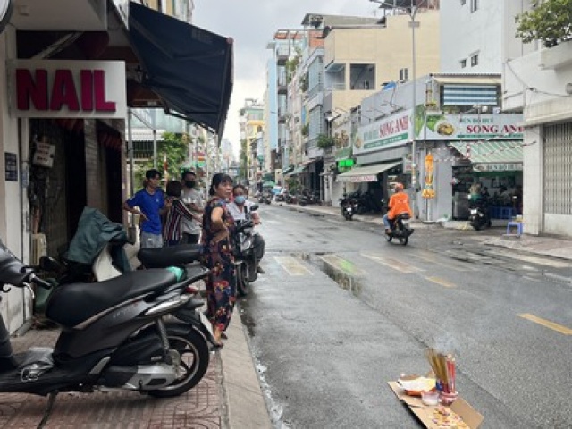 Pháp luật - VIDEO: Nhân chứng kể vụ người đàn ông tấn công người rồi tự sát ở khu chợ Bàn Cờ