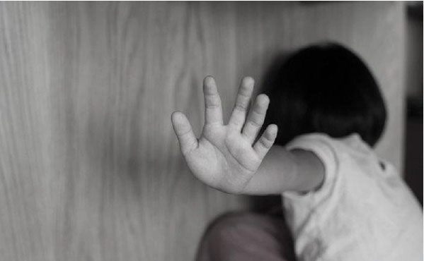 Cảnh sát Pháp mới đưa ra cảnh báo về nguy cơ bị tấn công tình dục ở trẻ em khi đăng những bức hình của gia đình lên Internet. Ảnh minh hoạ