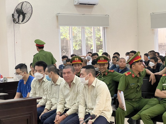 Các bị cáo tại phiên tòa sáng nay