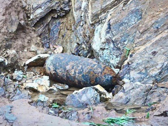 Quả bom hơn 300kg bất ngờ phát lộ sau mưa lũ ở Yên Bái
