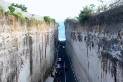 Du lịch - Con đường xẻ đôi cao nguyên cực hút khách du lịch nhưng lại gây tranh cãi