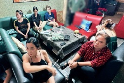 Pháp luật - Thêm một sới bạc quy mô vừa bị CAQ.Tân Phú triệt xóa: Giải mã bí mật ở phòng trà số 12