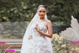 Thời trang - Bật mí chiếc "siêu váy cưới" tốn 8 nhân công, làm liên tục hơn 1,3 nghìn giờ