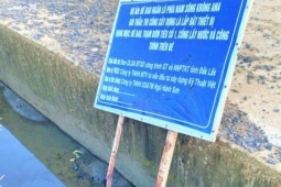 Tin tức trong ngày - Đê ngăn lũ 200 tỷ đồng 'dậm chân tại chỗ' suốt 5 năm