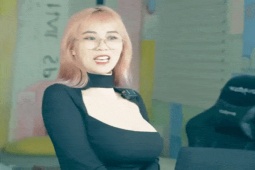 Đời sống Showbiz - Cô gái quê Lâm Đồng đeo "phụ kiện" gây sốc, hé lộ sự thật về thu nhập hàng tỷ đồng/tháng