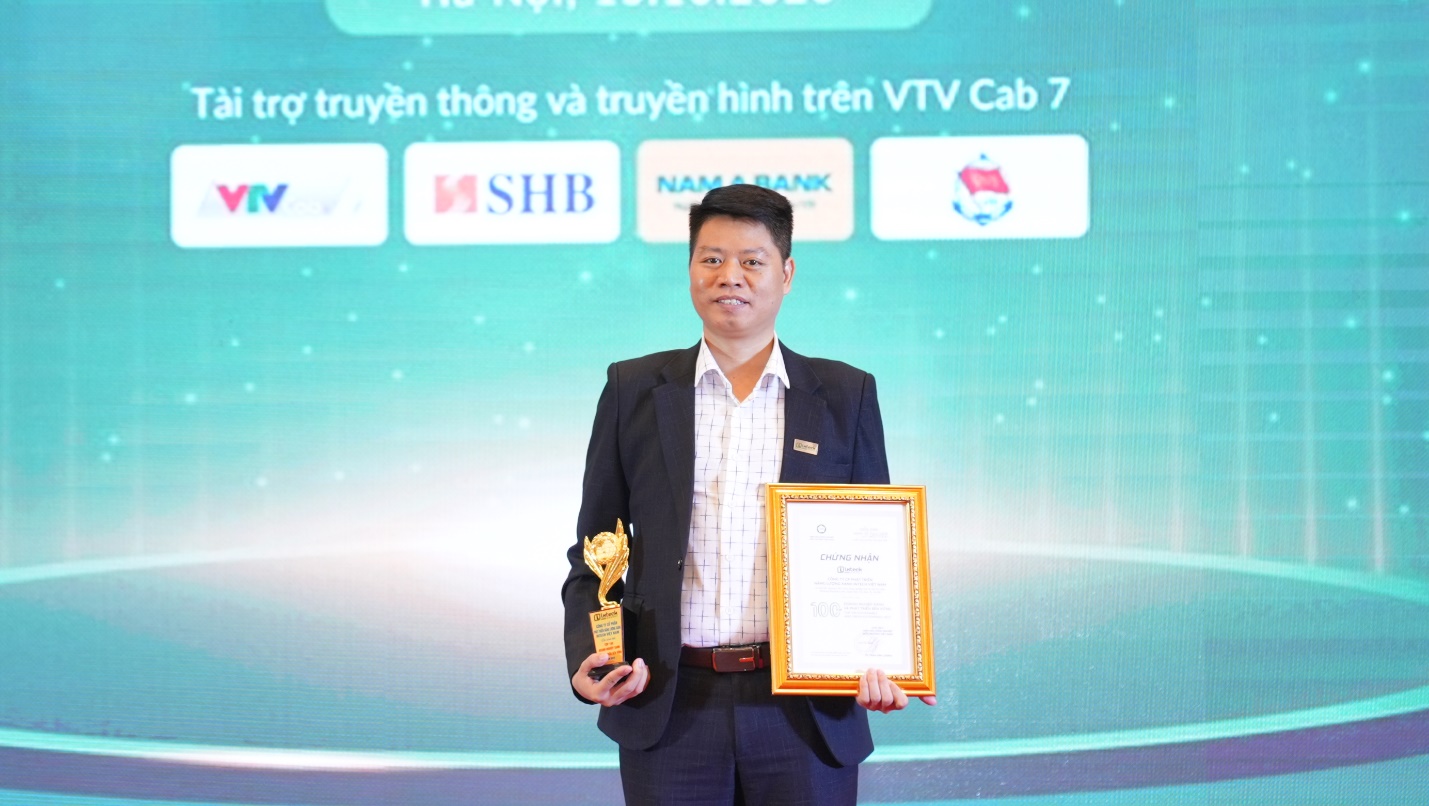 Ông Trần Văn Nhơn – Tổng giám đốc Intech Energy nhận giải thưởng danh giá