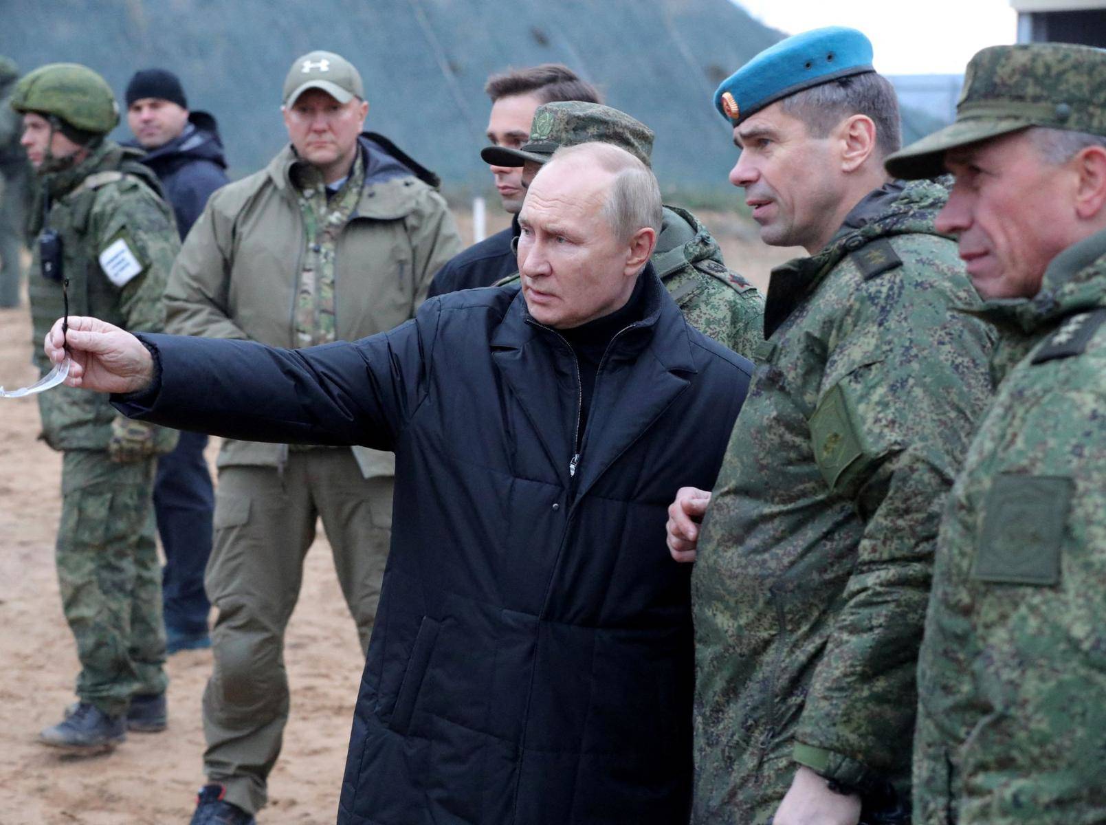 Tổng thống Putin trong một cuộc gặp với các sĩ quan, binh sĩ Nga (ảnh: TASS)
