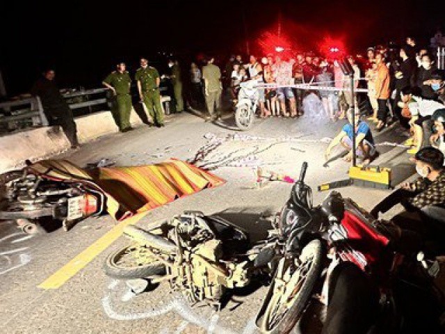 Tai nạn liên hoàn trên cầu vượt giữa 3 xe máy, 2 người tử vong