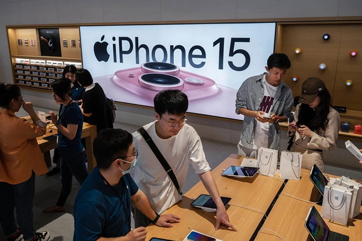 Doanh số iPhone 15 series kém hơn ở Trung Quốc vì sự xuất hiện của Huawei Mate 60 Pro.