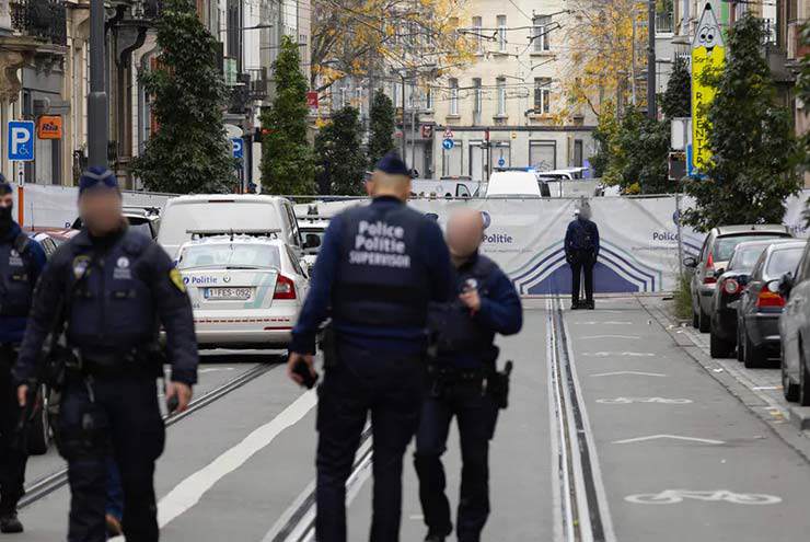 Cảnh sát Brussels phong tỏa hiện trường vụ đọ súng với hung thủ