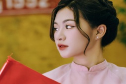 Bạn trẻ - Cuộc sống - Nữ sinh viên Nghệ An đẹp trong veo khiến cộng đồng mạng "đứng ngồi không yên"