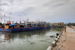 Tin tức trong ngày - Bão số 5 khả năng hình thành trên Biển Đông, miền Trung đã có tỉnh cấm biển
