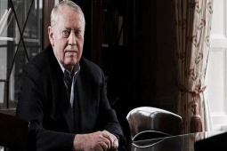 Kinh doanh - Tỷ phú cho đi toàn bộ số tiền kiếm cả đời, chỉ đi xe buýt, ở nhà thuê