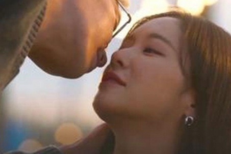Khán giả rùng mình vì cảnh lãng mạn của "những cặp đôi bị ghét nhất" phim Hàn