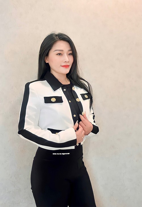 NSƯT Hương Giang hiện tại đang tập trung cho các dự án phát triển âm nhạc