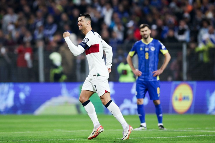 Ronaldo lại tỏa sáng trong màu áo ĐT Bồ Đào Nha