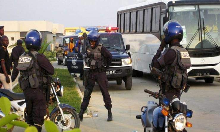 Tuyển Togo bị tấn công và được cảnh sát bảo vệ