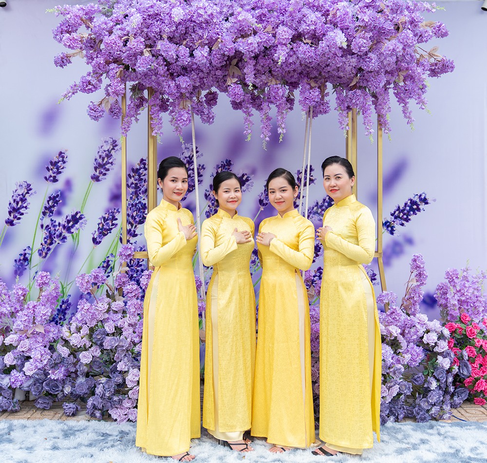 Khung cảnh thơ mộng và lung linh sắc hoa tại Viện thẩm mỹ DIVA.