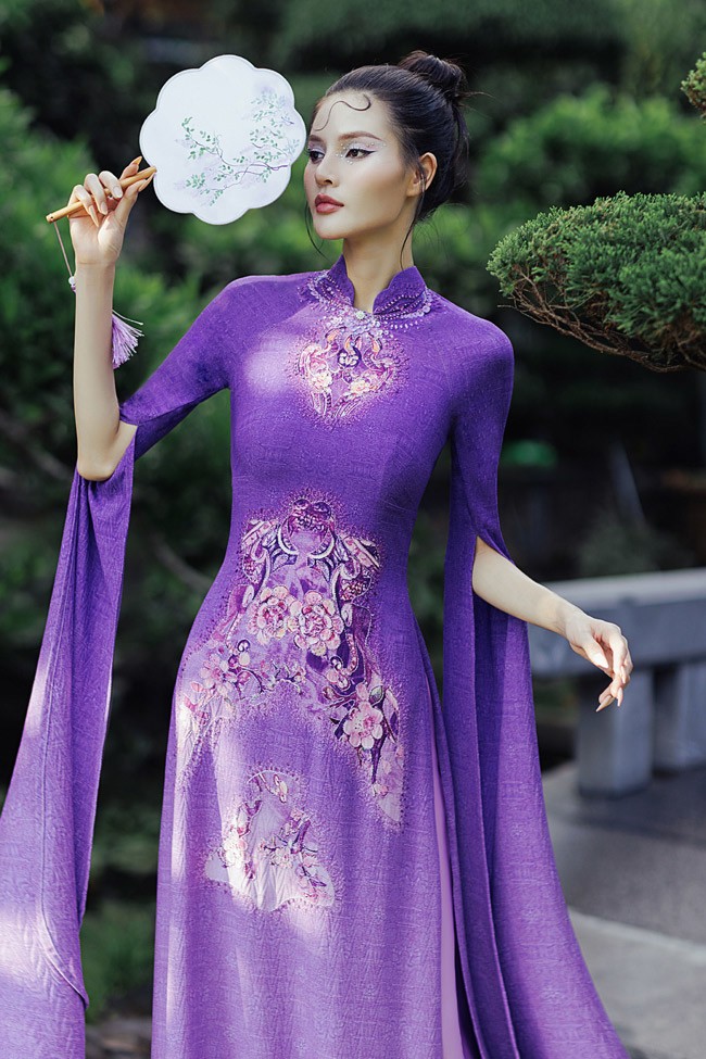 Những tà áo dài nằm trong BST “Tố Nữ” của NTK Đỗ Trịnh Hoài Nam từng xuất hiện tại chương trình Meet Japan 2023, và nay trở nên vô cùng ngọt ngào với “nàng thơ” Đỗ Hương Giang – Á quân 2 The New Mentor