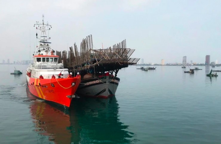 Tàu QNa-90129 từng gặp nạn khi đánh bắt trên vùng biển Hoàng Sa (Việt Nam). Ảnh: HH