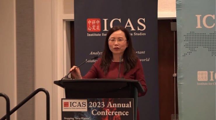Phó Đại sứ Trung Quốc tại Mỹ - bà Từ Học Uyên phát biểu tại hội nghị thường niên năm 2023 do Viện Nghiên cứu Mỹ-Trung tổ chức vào ngày 17-10. Ảnh: TWITTER