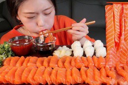 Quên mỳ sợi đi, đây mới là loại mỳ độc lạ làm điên đảo giới trẻ Hàn Quốc