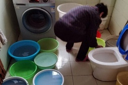 Tại sao không nên đổ nước thải sinh hoạt vào bồn cầu?