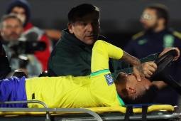Bóng đá - Neymar chấn thương nặng rời sân bằng nạng, khả năng nghỉ nhiều tháng
