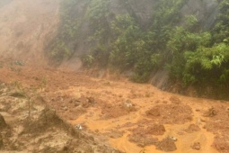 Tin tức trong ngày - Mưa lớn gây sạt lở nghiêm trọng ở Thừa Thiên Huế