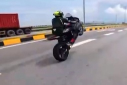 Tin tức trong ngày - Xác minh hành vi của nhóm người đi xe phân khối lớn “bốc đầu” tốc độ cao ở Cát Bà