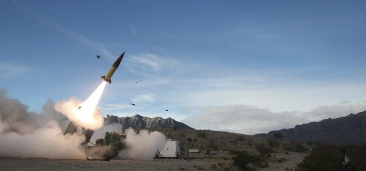 Quân đội Mỹ phóng thử một tên lửa đạn đạo ATACMS vào năm 2022.