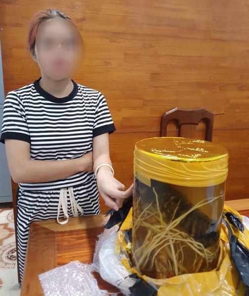 Đối tượng Tuyết và tang vật liên quan.