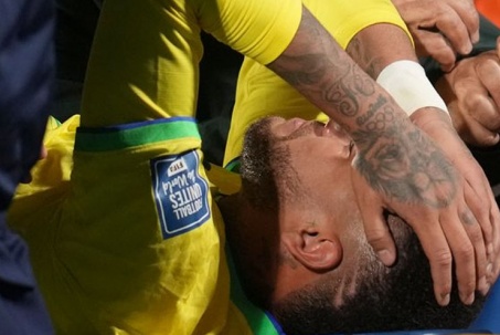 Tin mới chấn thương Neymar: Phải phẫu thuật, nghỉ thi đấu tận 1 năm?