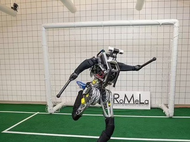 Bóng đá - Trọng tài robot sẽ xuất hiện tại Ngoại hạng Anh?