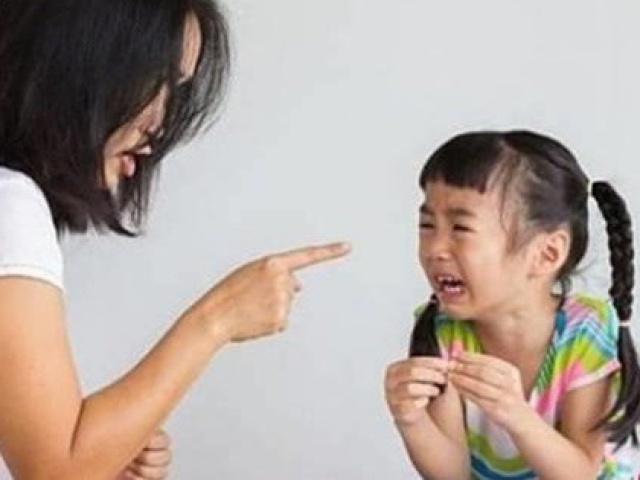 Giáo dục - du học - Cô giáo phản ánh thói quen xấu của con gái ở trường, bố mẹ ngã ngửa khi biết nguyên nhân bắt nguồn từ bà nội