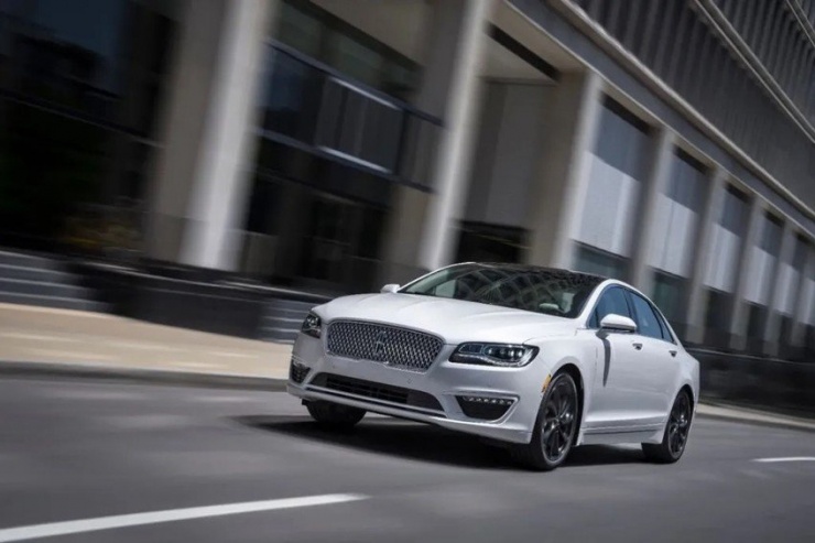 Lincoln MKZ 2018 có giá 18.411 USD (gần 450 triệu đồng). Ảnh: Motorbiscuit.