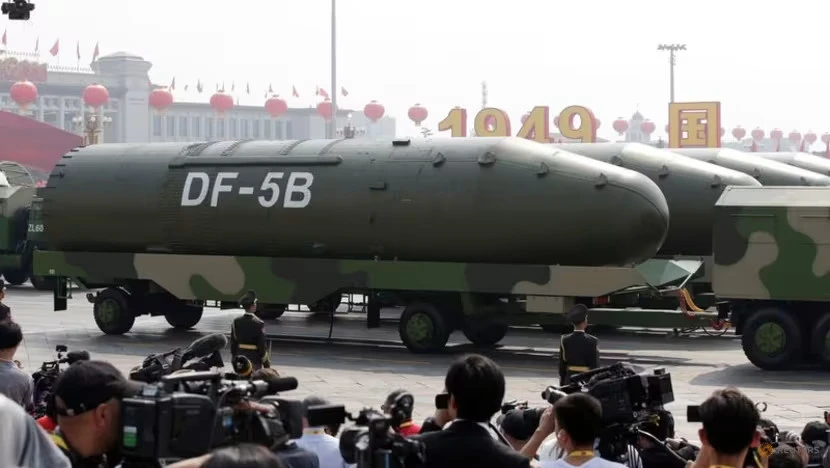 Tên lửa đạn đạo xuyên lục địa DF-5B trong cuộc duyệt binh kỷ niệm 70 năm quốc khánh Trung Quốc tại thủ đô Bắc Kinh (TQ) ngày 1-10. Ảnh: REUTERS