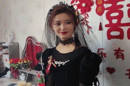 Cô dâu Trung Quốc gây sốt khi diện váy cưới màu đen